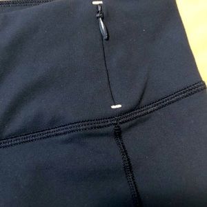 Navy cropped leggings by Calia